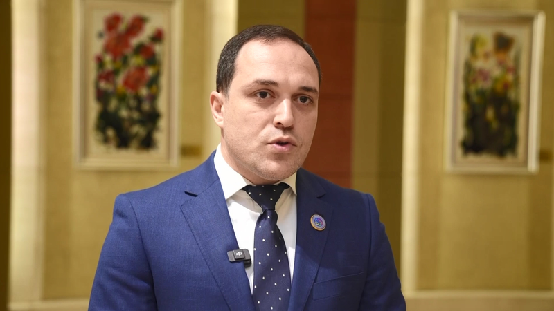 Funcionario georgiano defiende el diálogo cultural en reunión global video poster