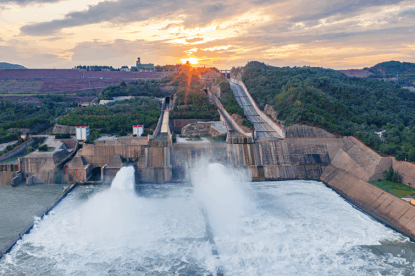 La presa Xiaolangdi Da inicio al lavado anual de sedimentos del Río Amarillo video poster
