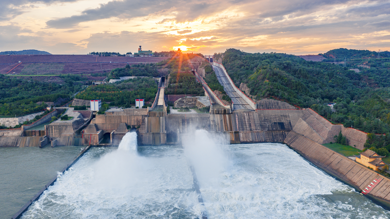 La presa Xiaolangdi Da inicio al lavado anual de sedimentos del Río Amarillo video poster