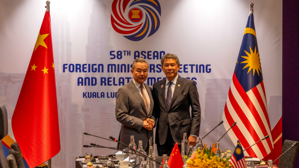 Wang Yi promueve lazos más fuertes con Malasia y ASEAN