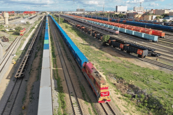 El_puerto_de_Erenhot_marca_un_hito_de_2_000_trenes_de_carga_China_Europa