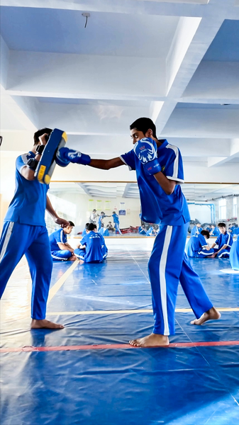 El_viaje_de_kung_fu_de_un_estudiante_de_Sri_Lanka_en_el_continente_chino video poster