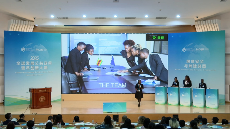 Jóvenes globales innovan por un futuro mejor en concurso en Beijing video poster