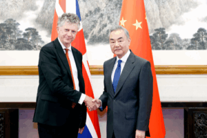 El principal diplomático de China: Fortaleciendo lazos estratégicos con el Reino Unido