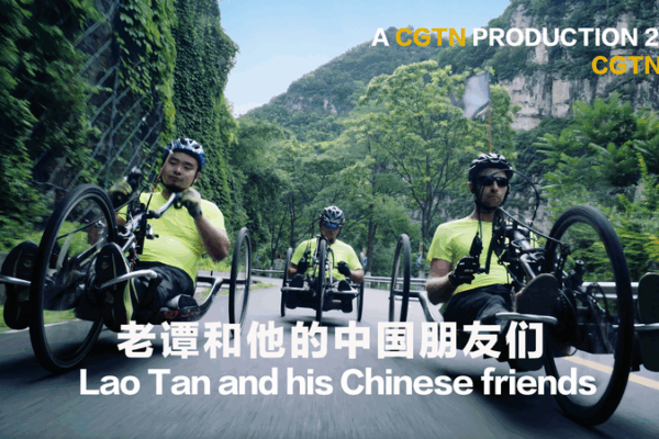 El épico viaje en handcycle brilla en el documental inspirador de CGTN video poster