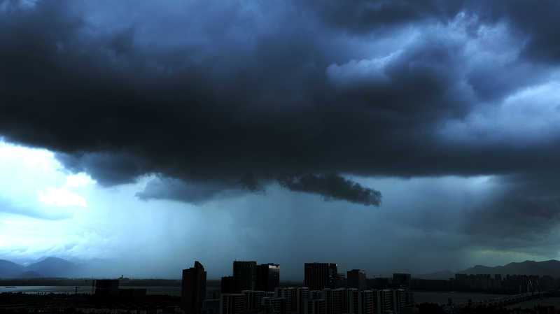 El tifón Co-May ruge a través de la costa este de China