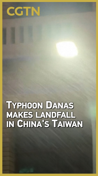 El tifón Danas golpea Taiwán, China: impacto de fuertes lluvias y vientos video poster