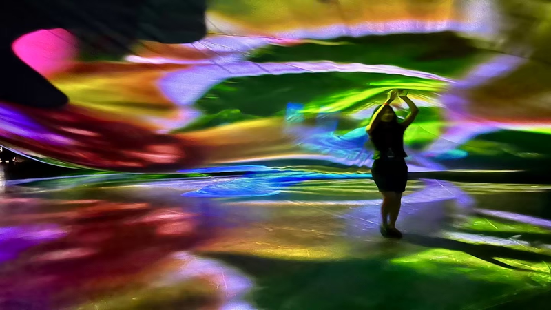 Pipilotti Rist transforma el UCCA en un micro-mundo de ensueño video poster