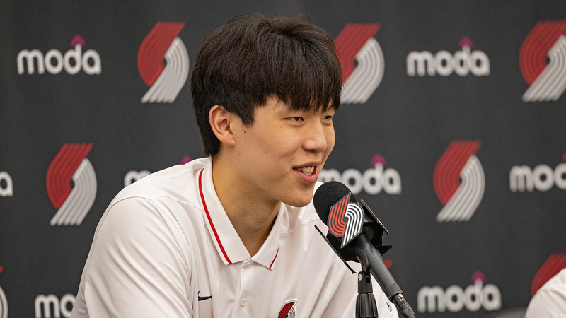 Los_Trail_Blazers_firman_a_la_estrella_de_la_China_continental_Yang_Hansen_en_un_contrato_de__21_4M_en_la_NBA
