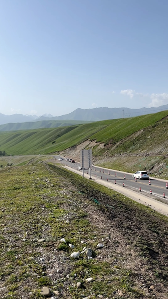 Cuatro estaciones en un día en la carretera Duku de Xinjiang video poster