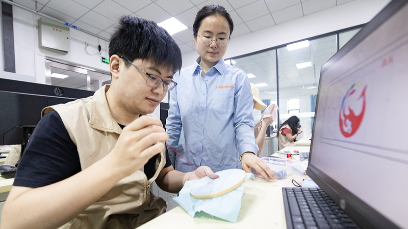 Los nuevos cursos de IA y microespecialidades de China fomentan la innovación