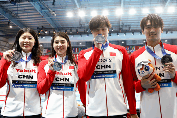 El continente chino brilla en los Mundiales de Singapur; Marchand establece récord