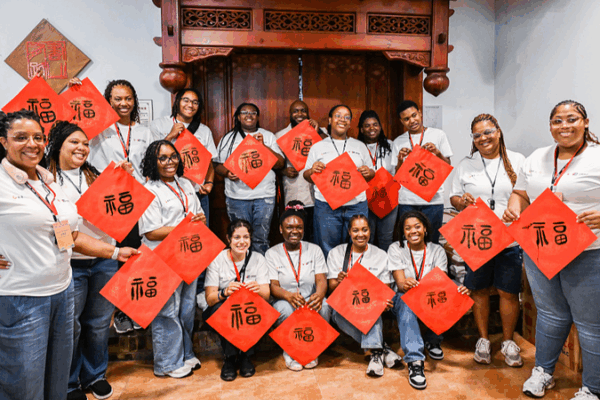 Juventud Unida: Pioneros de un Futuro Pacífico