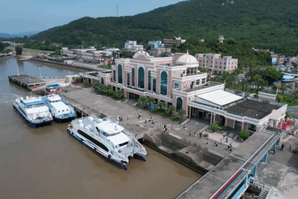 El tifón Wipha golpea el sur de China: alertas de emergencia y trastornos en infraestructura