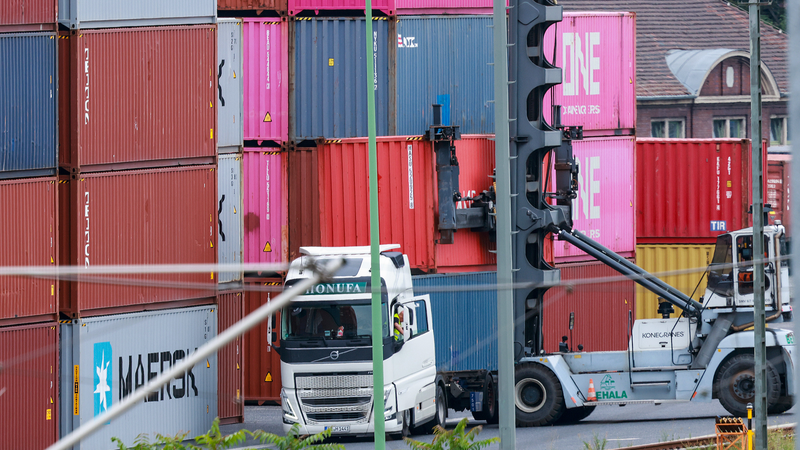 Líderes de la UE llaman a 'Primero los negocios' en medio de la tensión por aranceles de EE.UU.