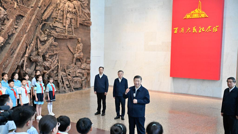 Xi inspira a los jóvenes estudiantes a construir una nación fuerte y la paz mundial