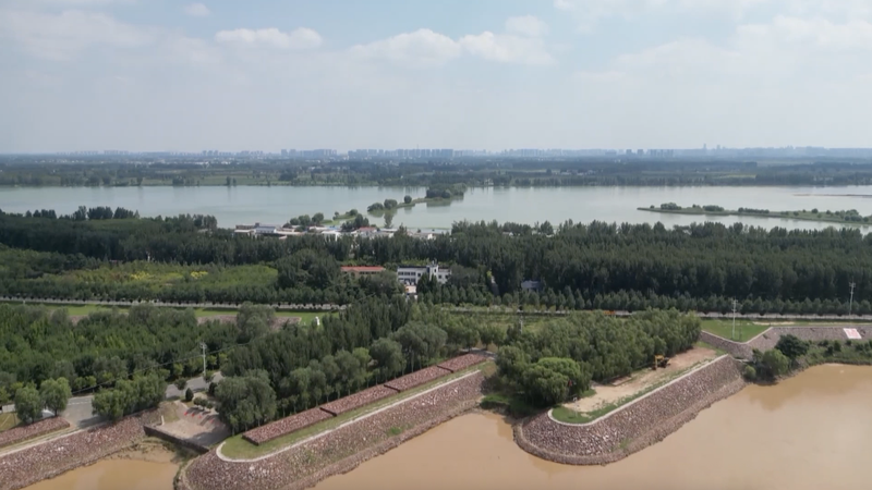 El histórico foso de Kaifeng renueva el encanto turístico video poster