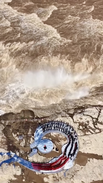 Ecos del Río Amarillo: Concierto une historia y armonía video poster