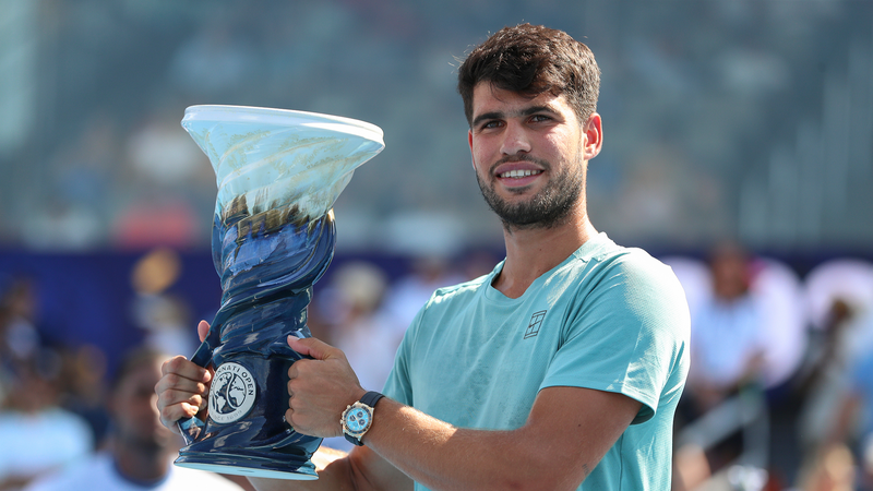 Alcaraz gana título de Cincinnati después de que Sinner se retira por enfermedad