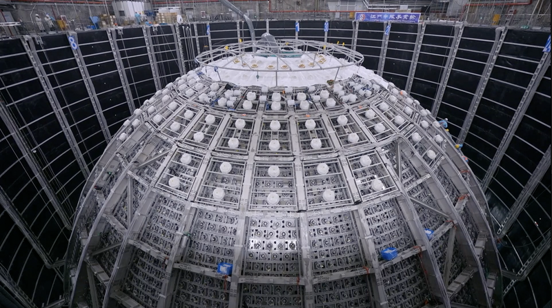 El laboratorio de neutrinos más grande del mundo comienza su búsqueda cósmica: JUNO enciende motores video poster