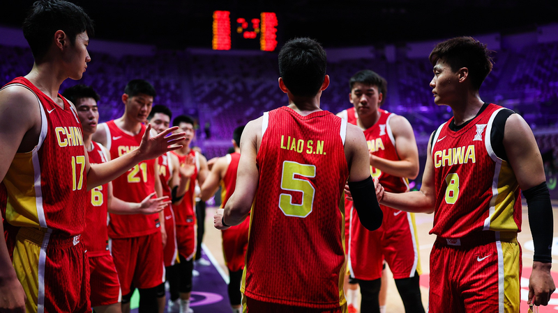 ¿Estrellas desaparecidas? La apuesta juvenil de China en la FIBA Asia Cup video poster
