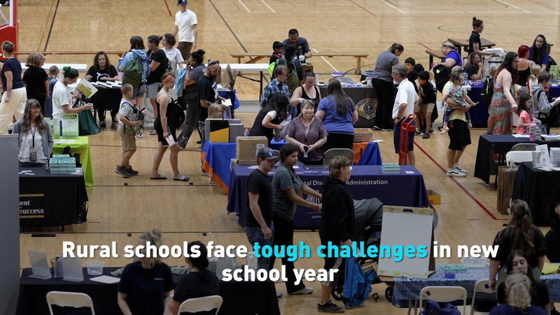 Las escuelas rurales de EE.UU. enfrentan grandes obstáculos al inicio del nuevo año escolar video poster