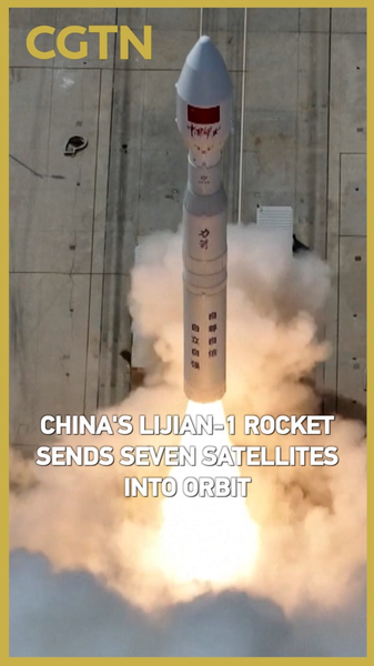 El cohete Lijian-1 de China ilumina el espacio con siete nuevos satélites video poster