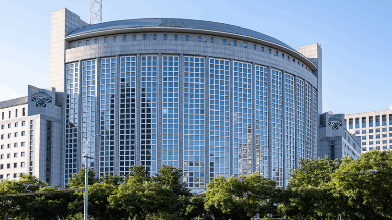 Mao Ning: El diálogo es la única solución a la crisis de Ucrania