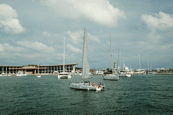 Navegando hacia Qingdao: Explorando el legado olímpico junto al mar video poster