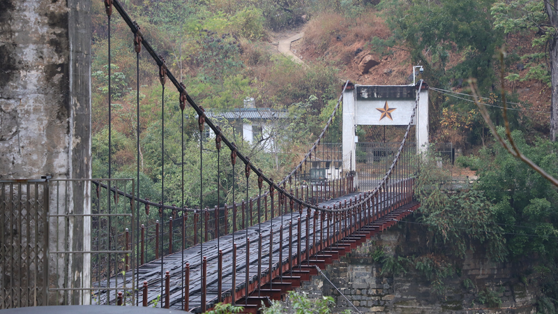 Puente Huitong: Ingeniería y Patriotismo en Acción