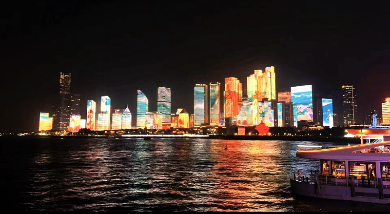 Espectáculo de luces en Fushan Bay: Un espectáculo nocturno fascinante video poster