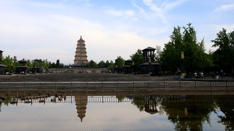 Descubre la Pagoda Dayan de Xi'an: Un Tesoro de la Dinastía Tang video poster