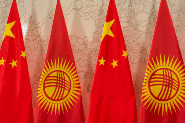 El presidente Xi Jinping se reúne con el líder kirguís en Tianjin