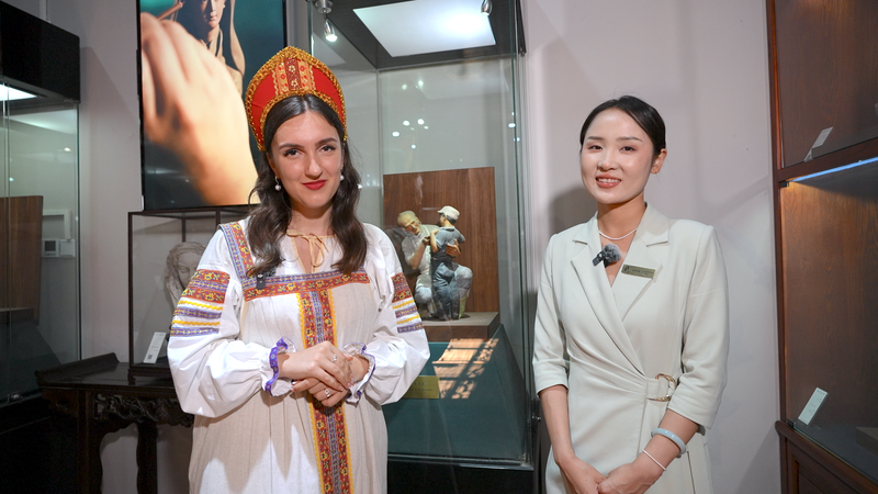 El camino de la arcilla de una exploradora rusa: Figuras de arcilla Zhang en Tianjin 🏺✨ video poster