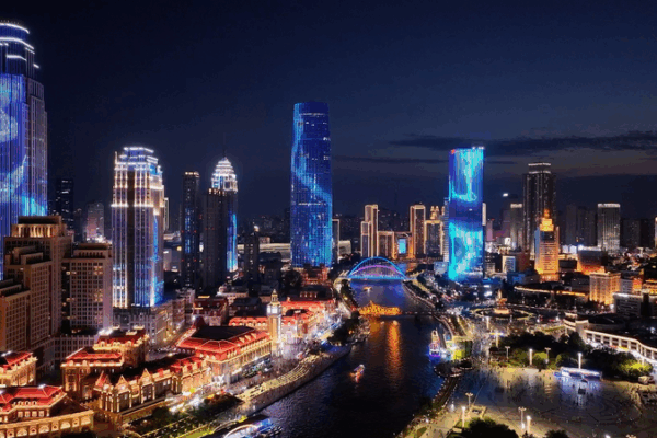 El río Haihe de Tianjin ilumina los hitos de la OCS con un espectáculo deslumbrante video poster