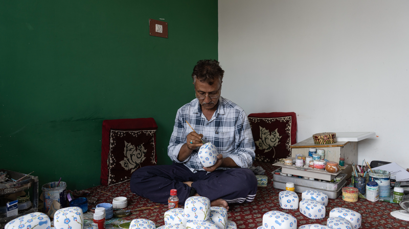 El arancel del 50% de EE. UU. amenaza las queridas artesanías de Cachemira El arancel del 50% de EE. UU. amenaza las queridas artesanías de Cachemira