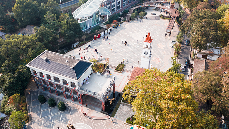 Explora la Plaza Yucun: Patrimonio y Modernidad en la Montaña Mogan video poster