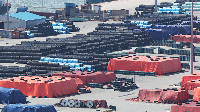 Consumidores_estadounidenses_sienten_el_impacto_mientras_entran_en_vigor_los_aranceles_ampliados