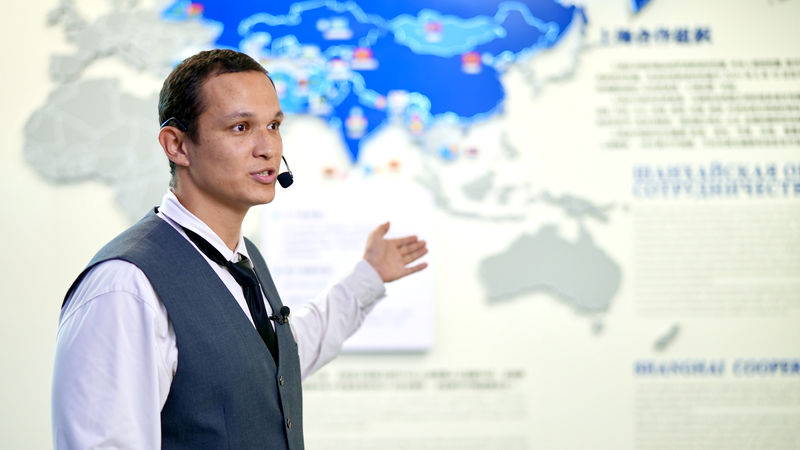 Juventud Uzbeka en Qingdao Prosperan como Intérpretes de la OCS en la Ruta de la Seda video poster