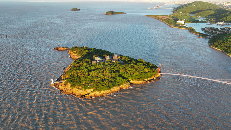 Descubre la belleza tranquila del lago Minghu 🌿💧 video poster