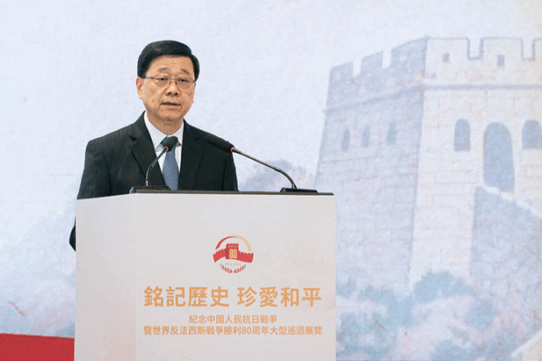 Patriotismo e historia en la ceremonia de condecoración de la RAEHK