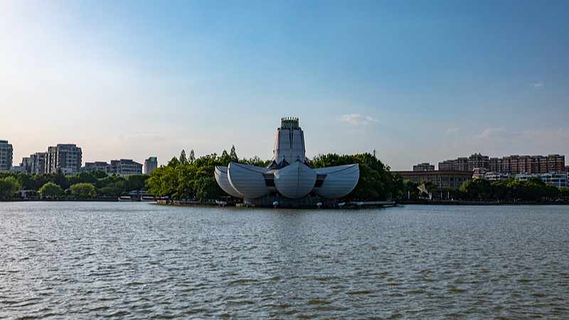 Ep.3: Sumérgete en el Lago Donghu, el Antiguo Puerto de los Nueve Dragones video poster