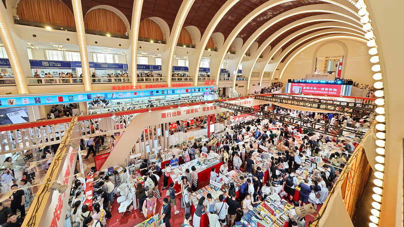 Feria del Libro de Shanghái 2025 atrae a 382,000 visitantes con ventas récord