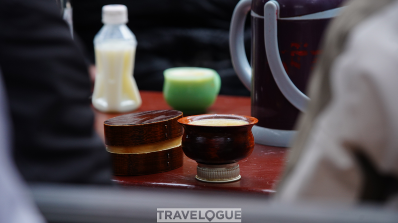 Casas de Té en Xizang: Tazas Personalizadas y el Ambiente de Tsampa Casera