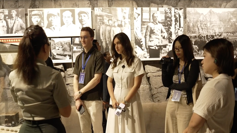 Los Tours Rojos Despiertan el Espíritu Revolucionario en el Continente Chino video poster