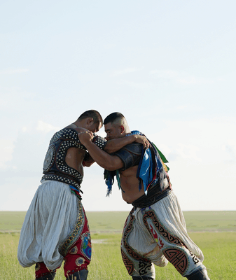 Sueño en las praderas: El joven mongol Bayinmend brilla en el Festival Naadam video poster