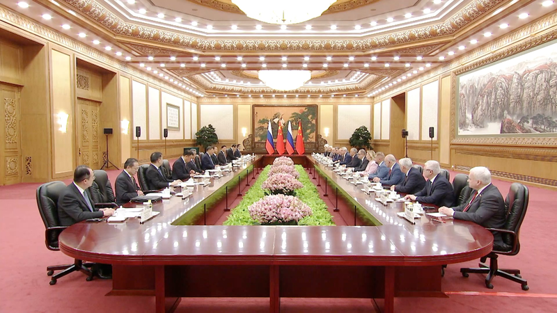 China y Rusia profundizan lazos en reunión en Beijing video poster
