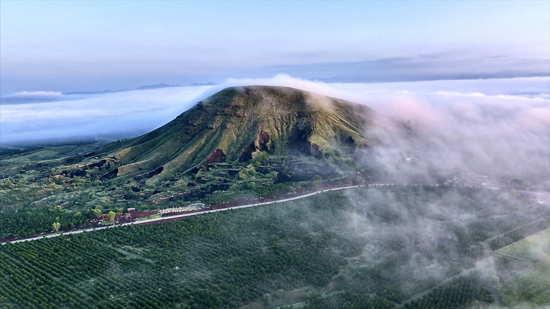 Sueño de Datong: Volcanes y Templo Besado por las Nubes video poster