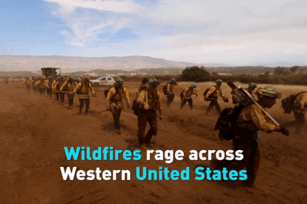 Incendios forestales arden desde California hasta Colorado, humo cubre Canadá video poster