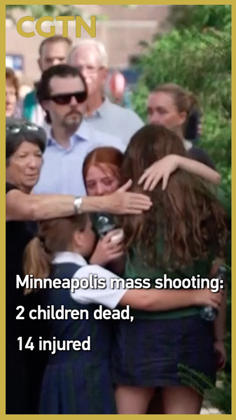 Tiroteo masivo en escuela católica de Minneapolis deja 2 niños muertos video poster